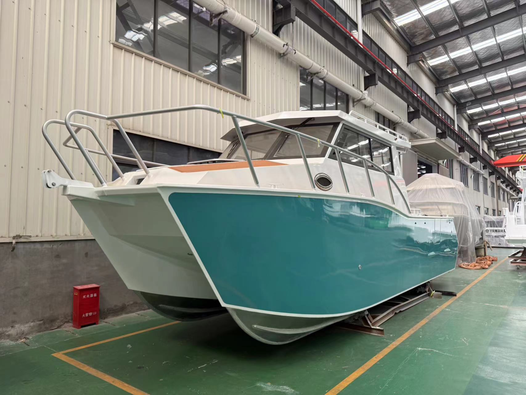 Que informações você deve fornecer ao solicitar um orçamento personalizado de catamarã?