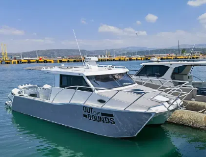 Comparação de embarcações de desembarque de alumínio e aço